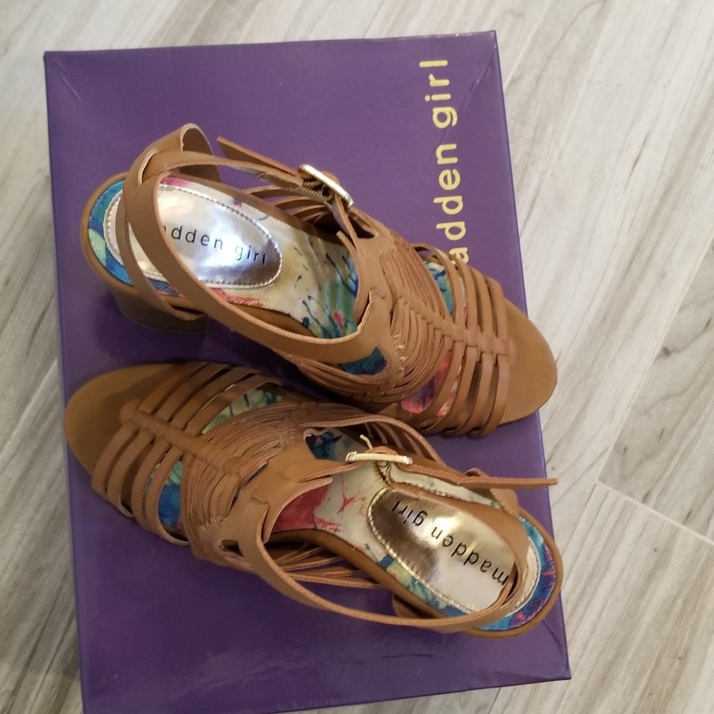 Tan Sandals - Picture 3 of 4